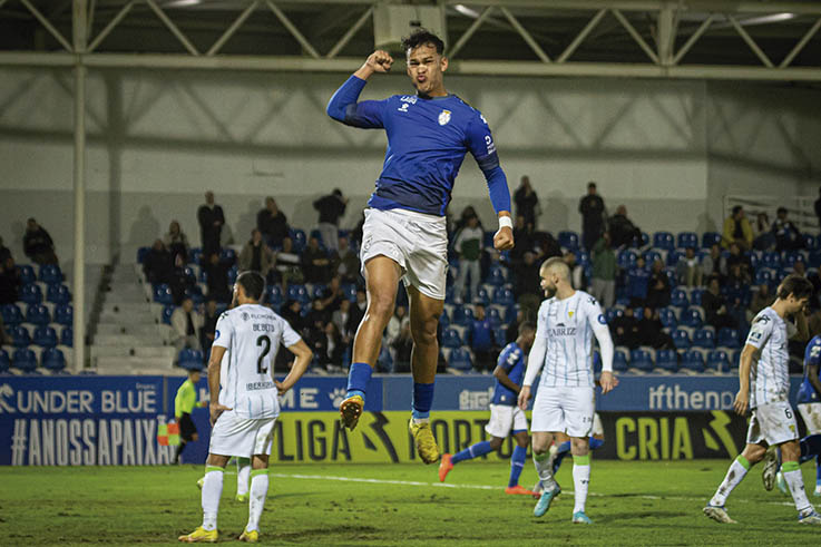 No último jogo oficial de 2022 para a Liga 2 o Feirense empatou frente ao Tondela (1-1), com golo de Sidney (© CD Feirense, SAD)